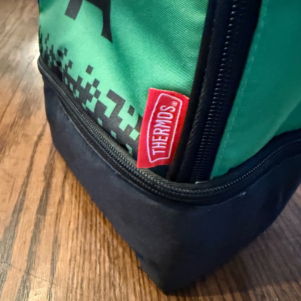 NWT Minecraft Lunchbox - Picture 3 of 5